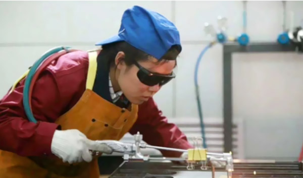 教育扶贫为贫困学子点燃希望之光